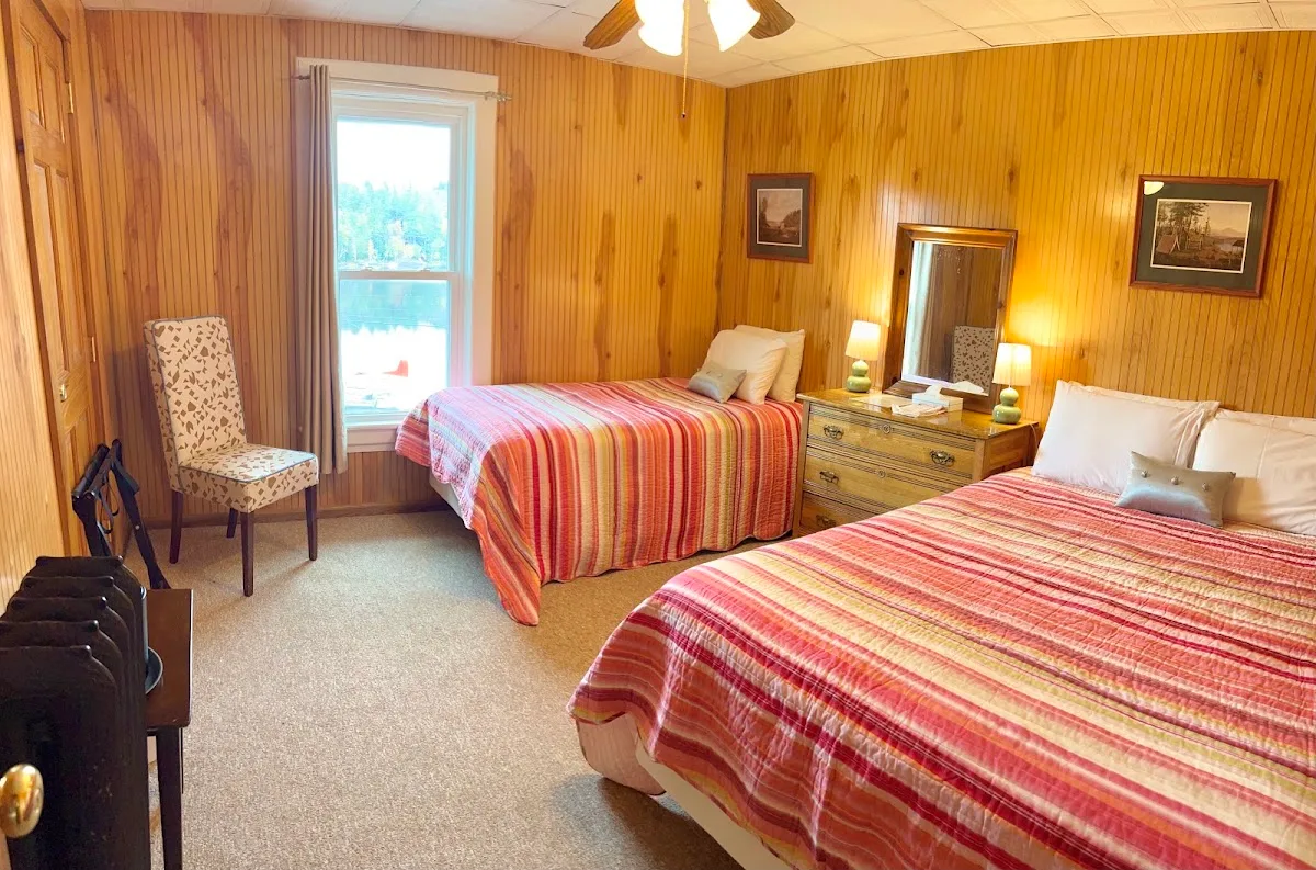 Adirondack Hotel photo 1