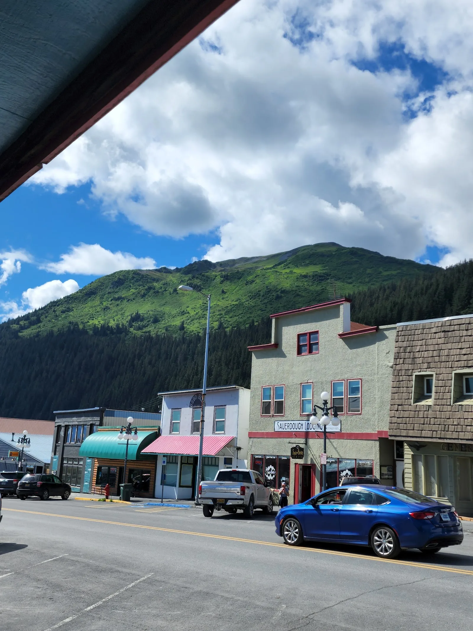 Fourth Avenue Lodging, Alaska