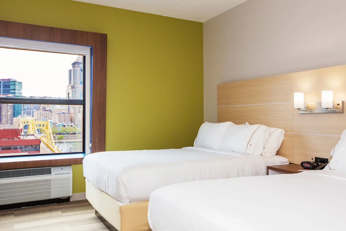 Holiday Inn Express & Suites Pittsburgh North Shore photo 1