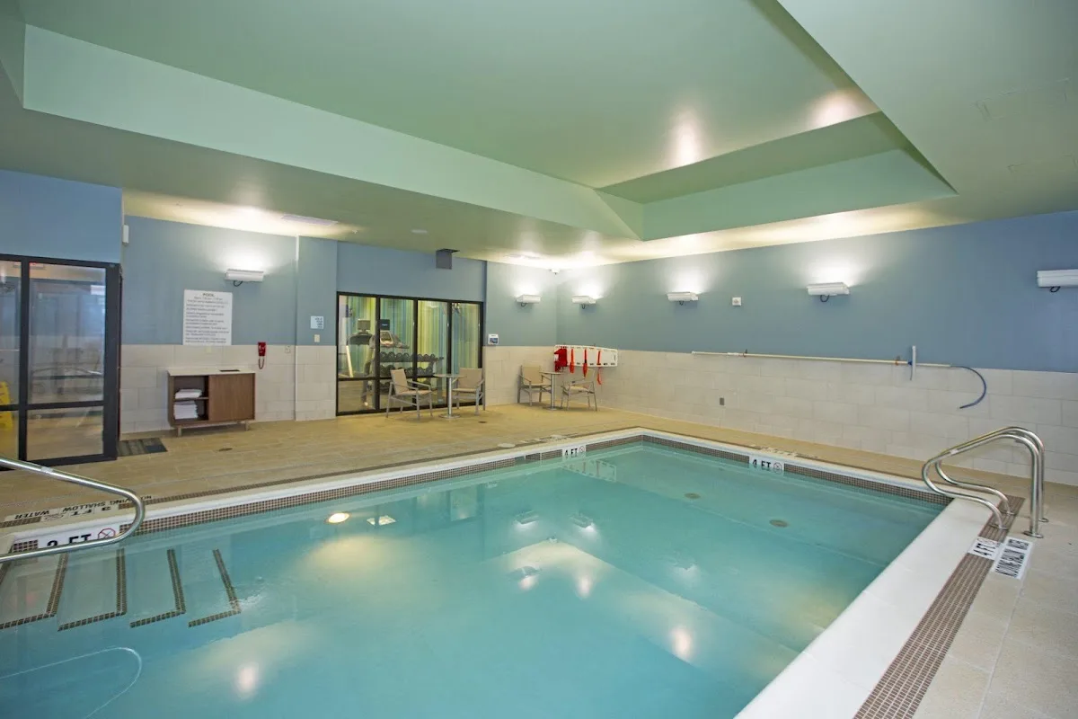 Holiday Inn Express & Suites Pittsburgh North Shore photo 2