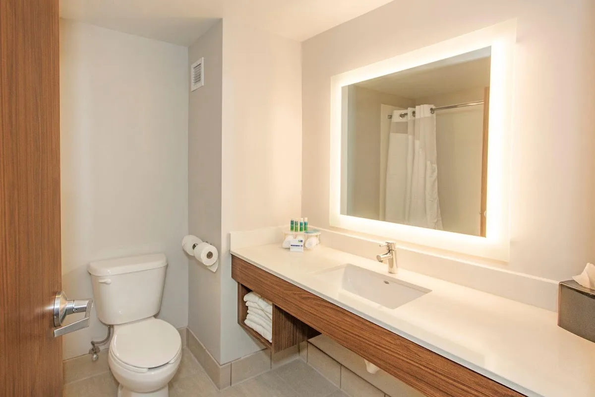 Holiday Inn Express & Suites Pittsburgh North Shore photo 3