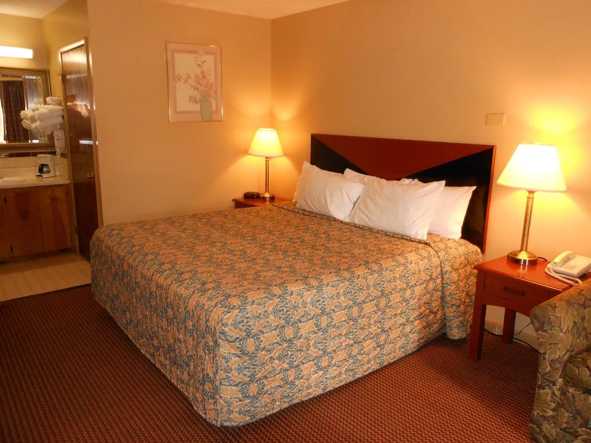McClellan Inn Anniston photo 3