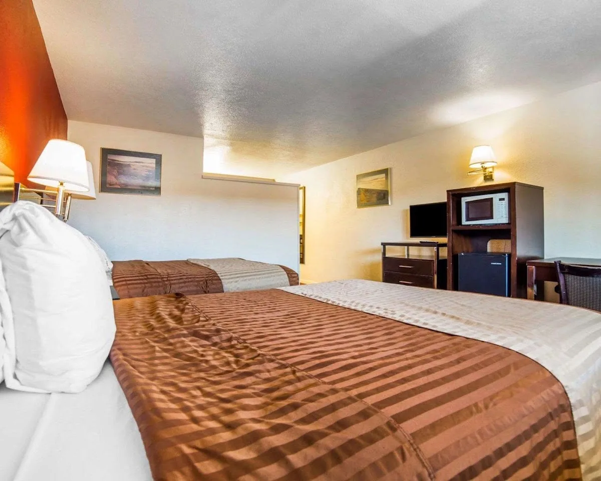 Rodeway Inn Page photo 1