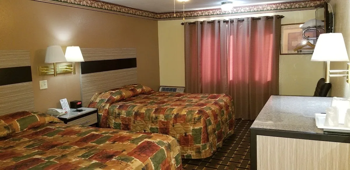 Deluxe Inn photo 1