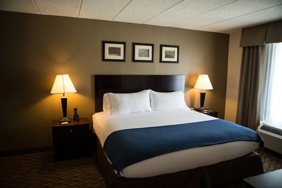 Holiday Inn photo 1