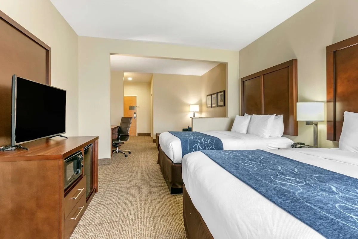 Comfort Suites photo 1