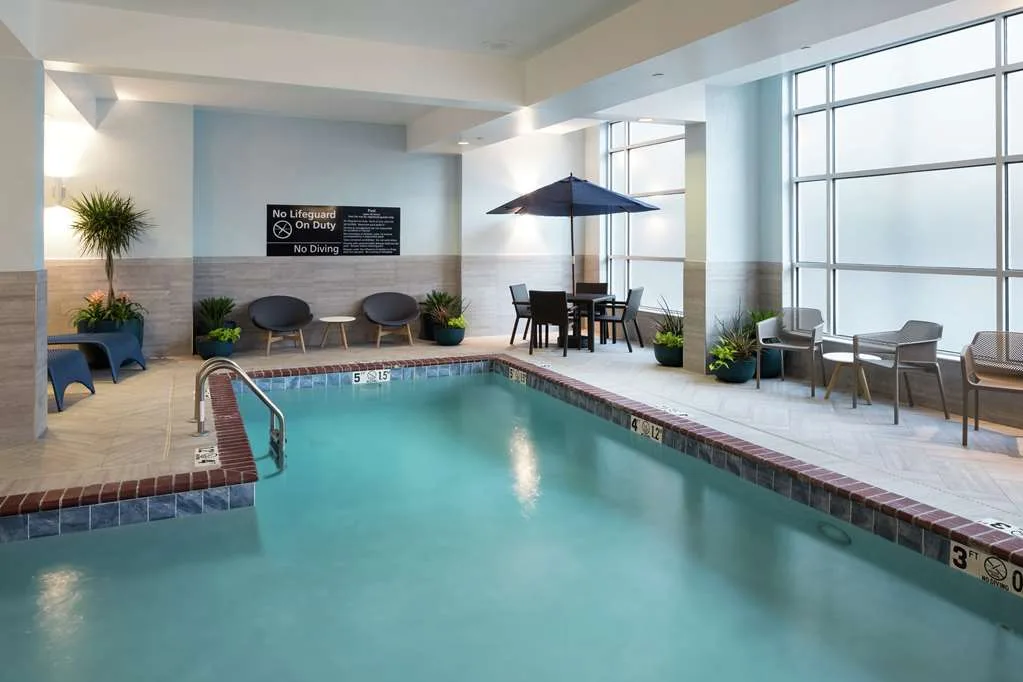 Hampton Inn & Suites Memphis - Beale Street photo 2
