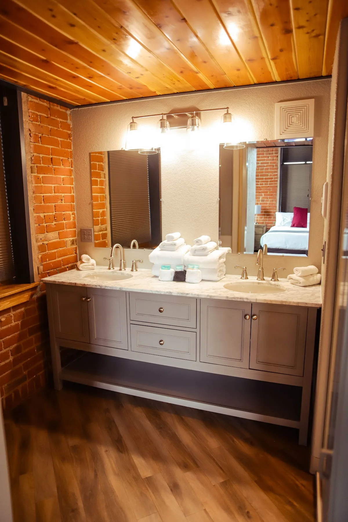Hotel Sturgis photo 2