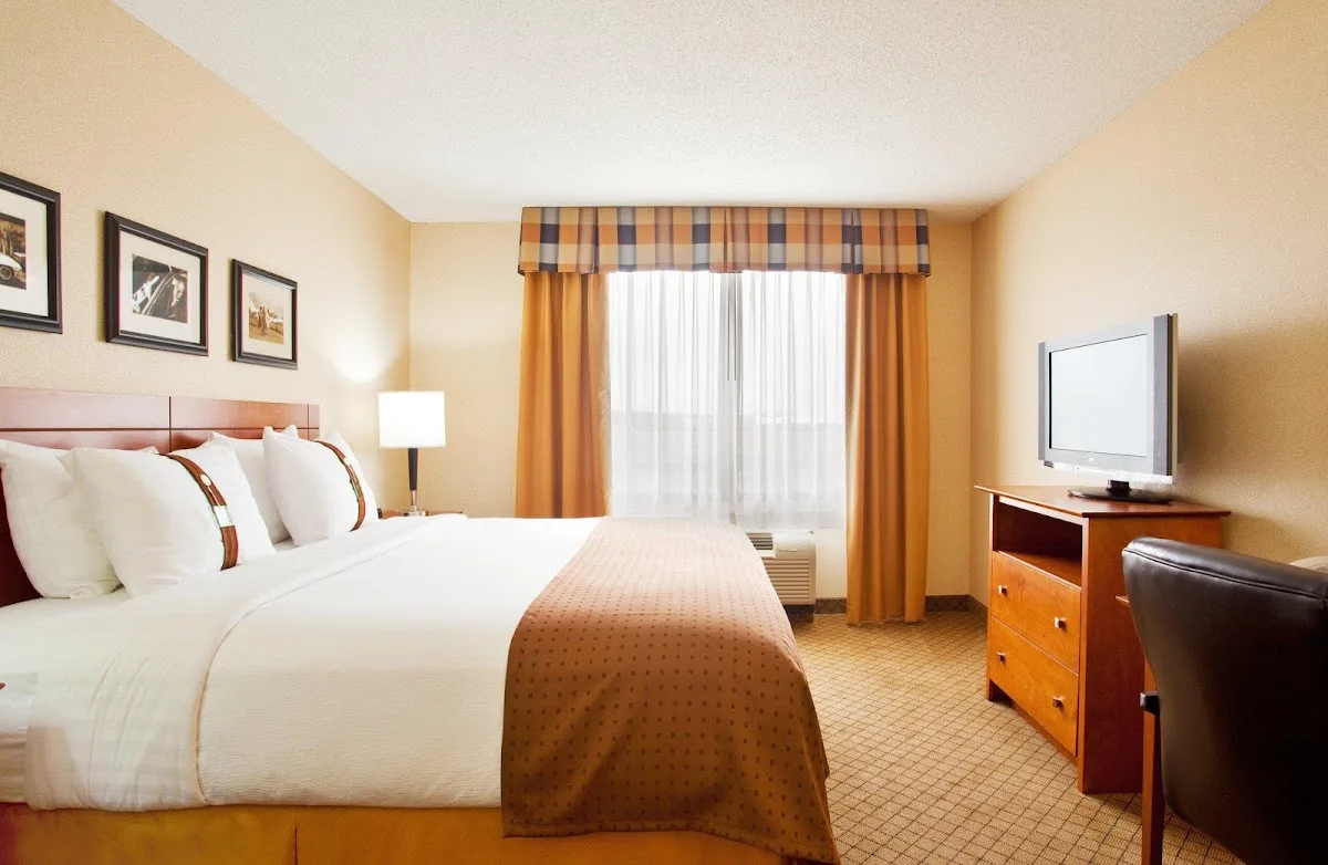 Holiday Inn photo 1