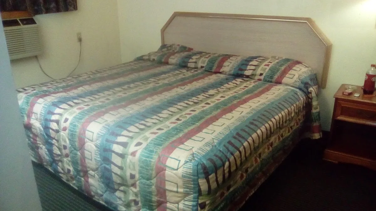 Hillside Inn photo 1