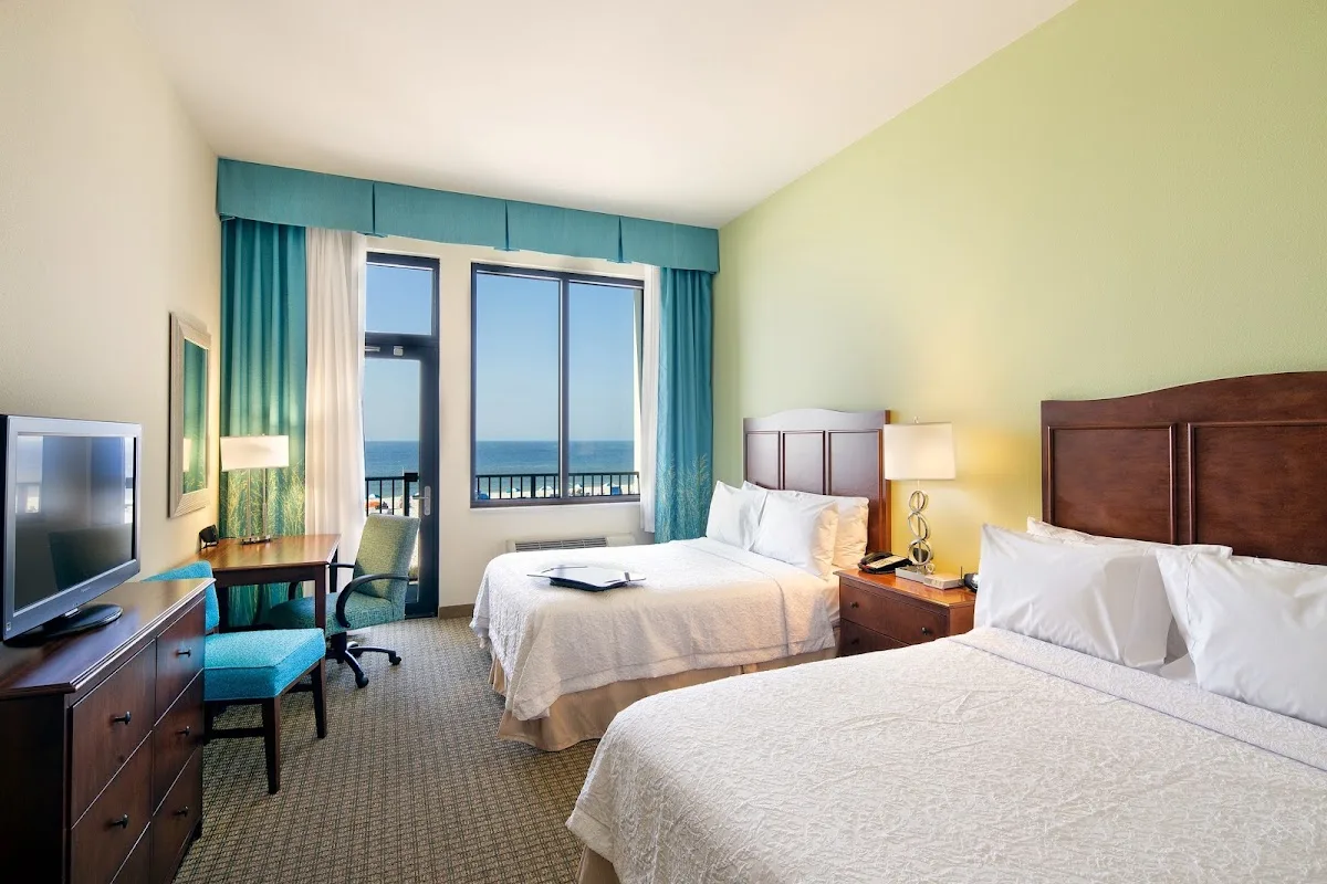Hampton Inn & Suites photo 1