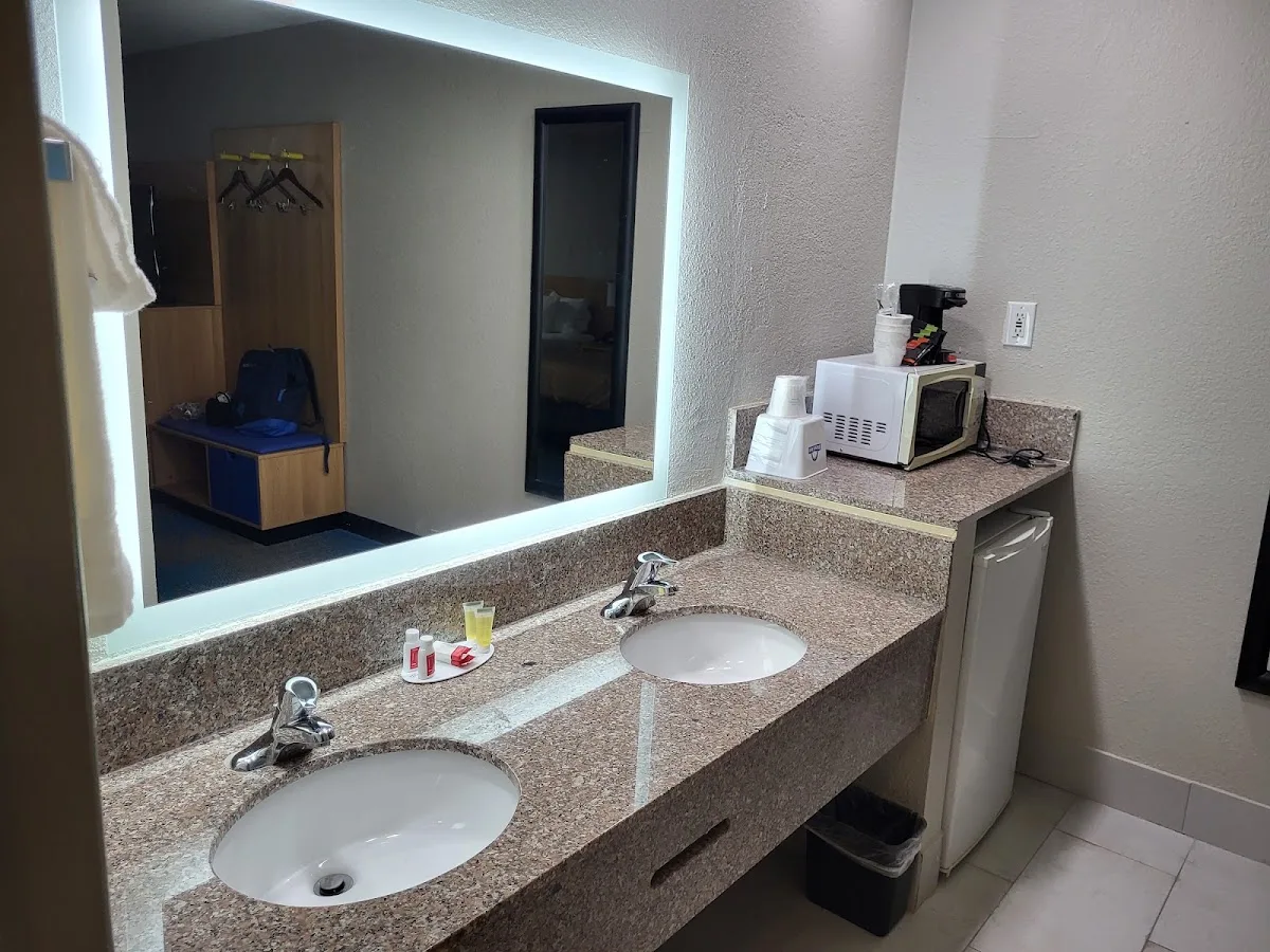 Days Inn & Suites Santa Rosa photo 3