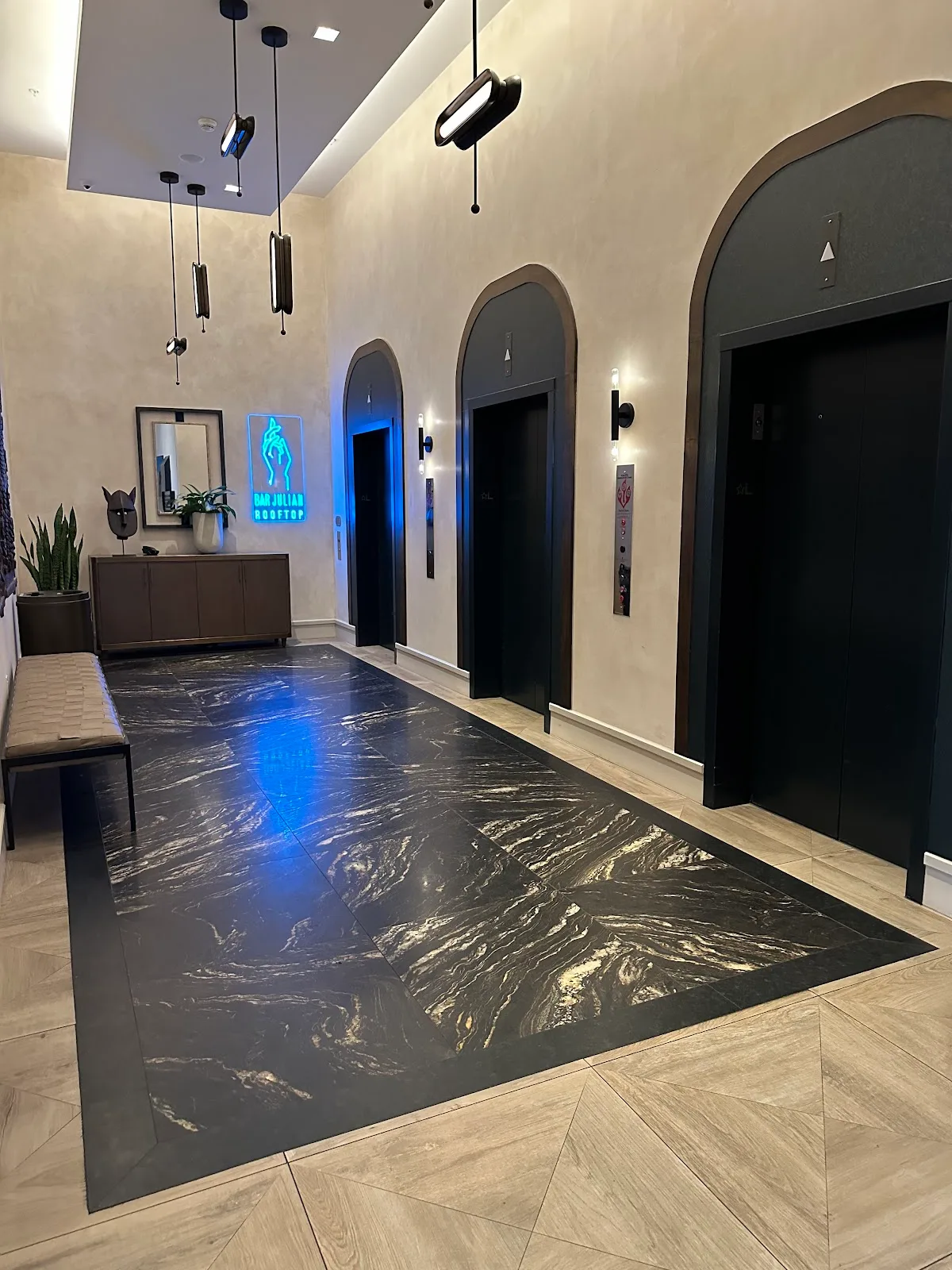 Thompson Hotel photo 2
