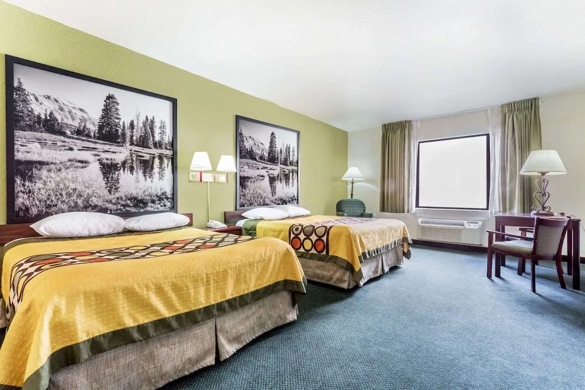Super 8 by Wyndham Wendover photo 1