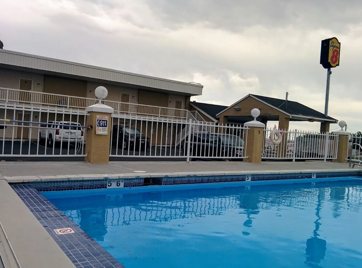 Super 8 by Wyndham Wendover photo 2