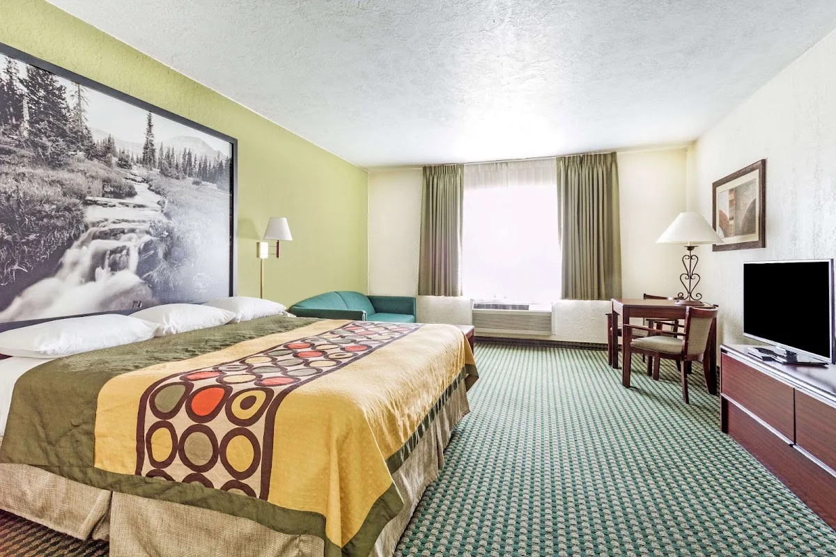 Super 8 by Wyndham Wendover photo 4