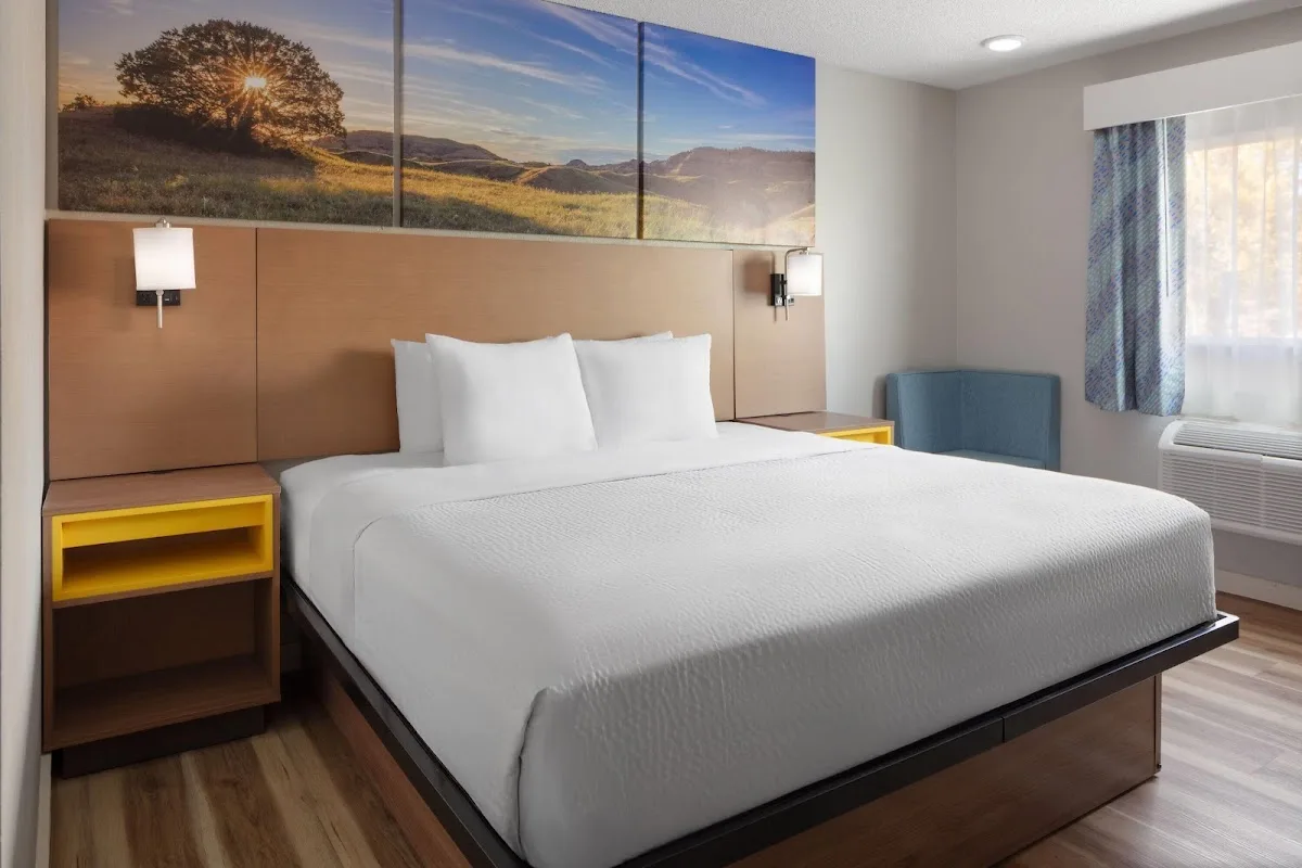 Super 8 by Wyndham Omaha/West Dodge photo 1