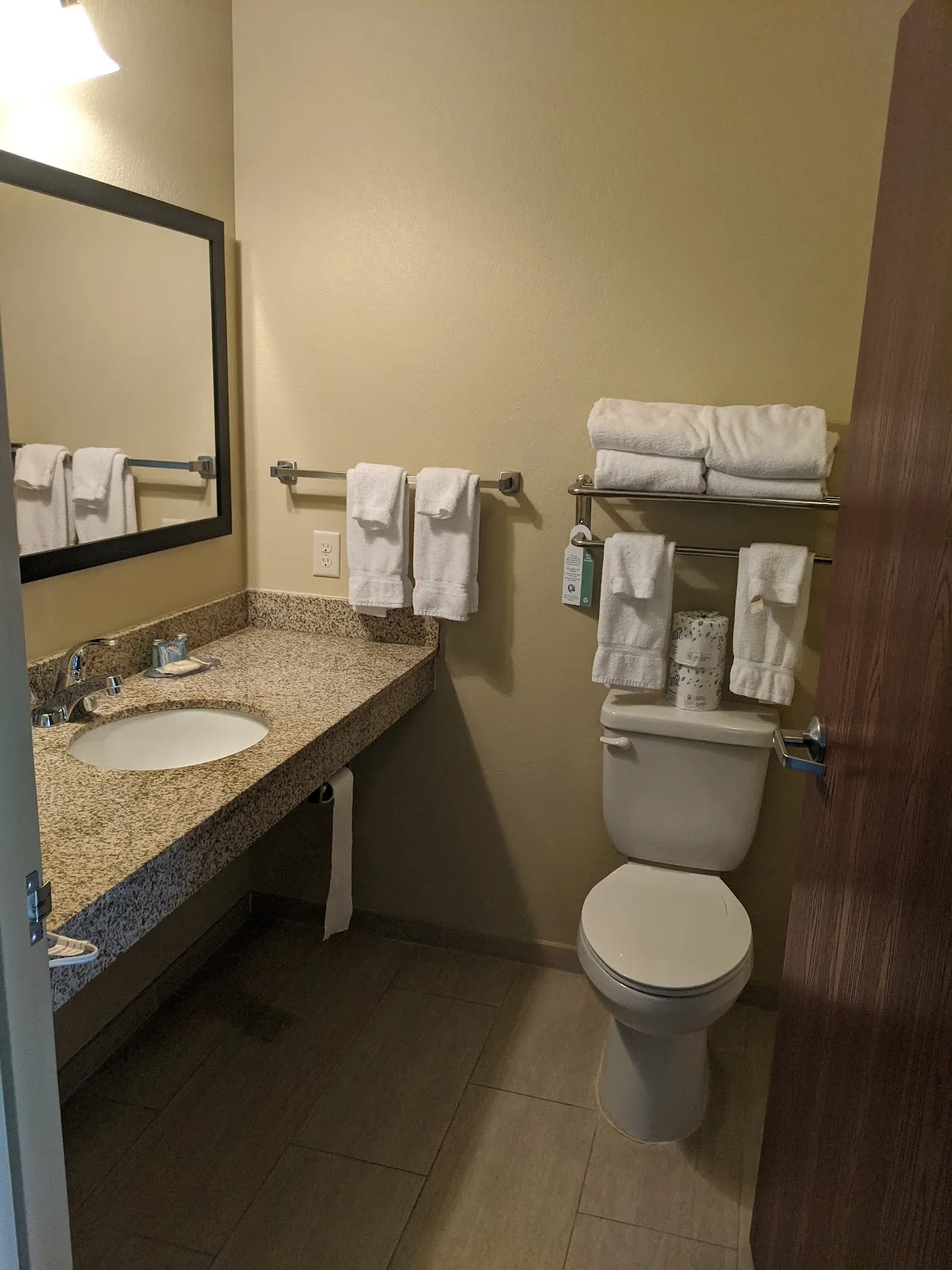 Cobblestone Inn & Suites photo 2