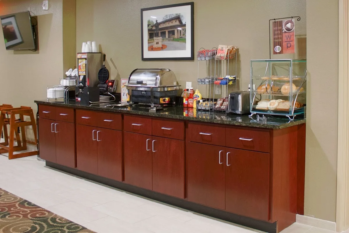 Cobblestone Inn & Suites photo 4