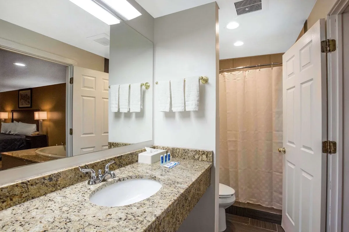 Rodeway Inn Lyons - La Grange photo 3