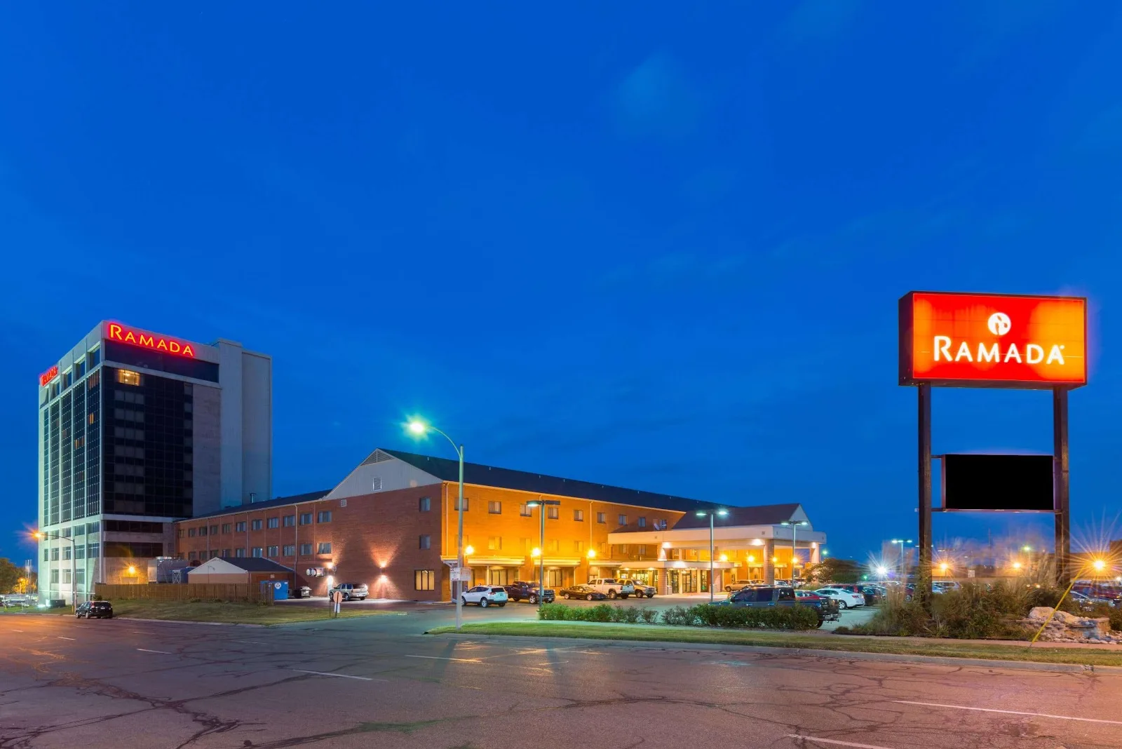 Ramada Inn and Convention Center, Kansas