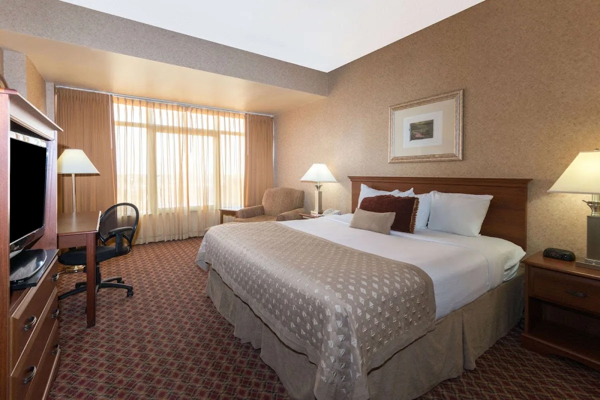 Ramada Inn and Convention Center photo 4
