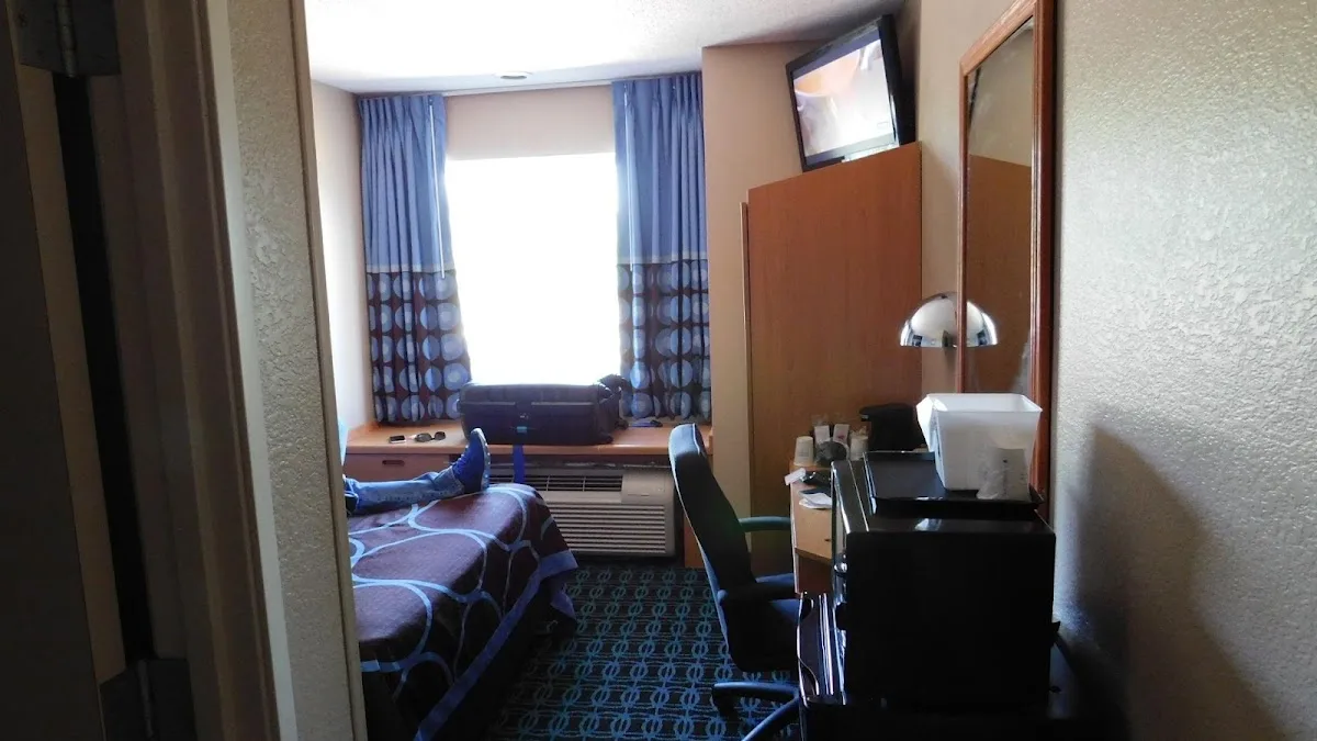 Super 8 Blue Springs photo 1