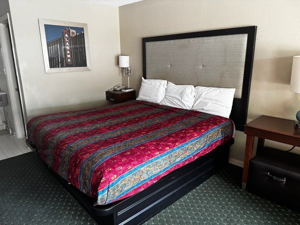 Regal Inn photo 1