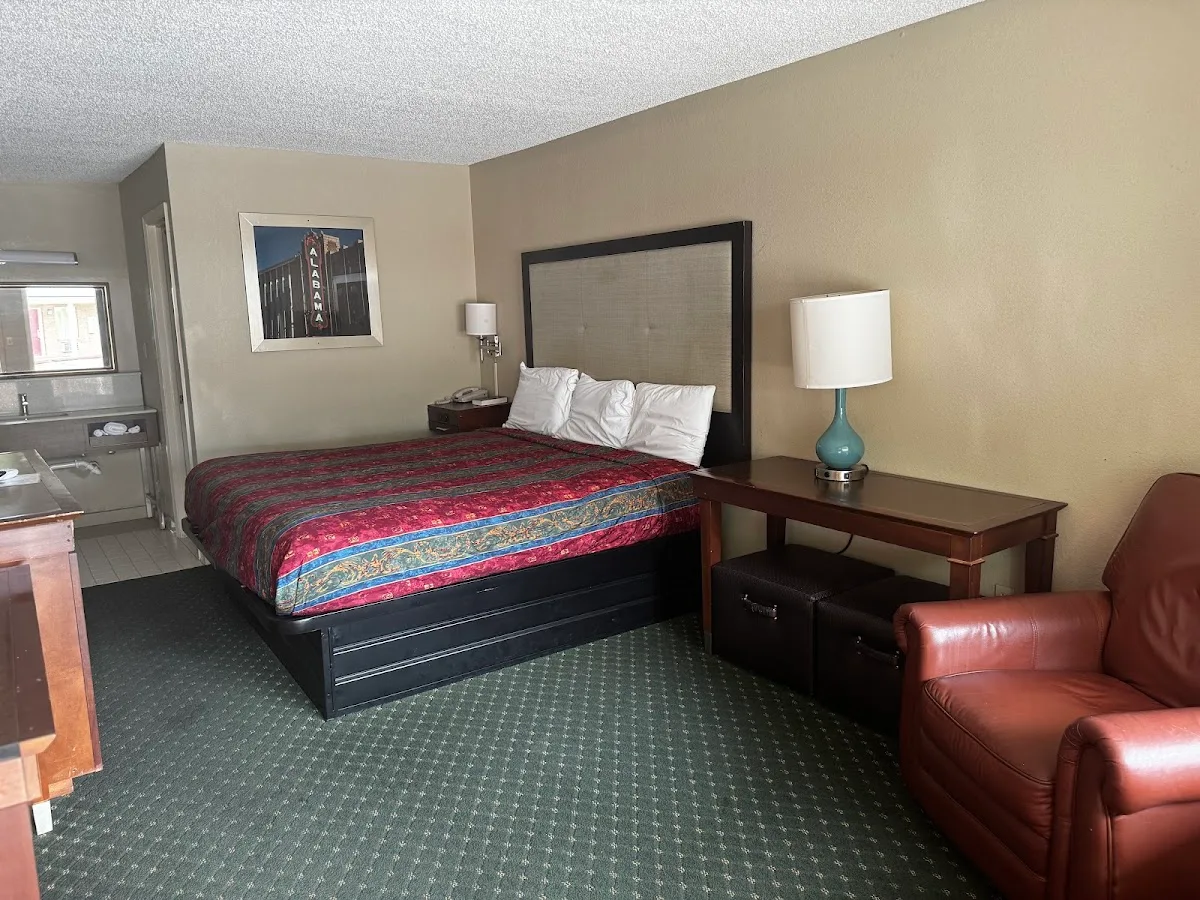 Regal Inn photo 2